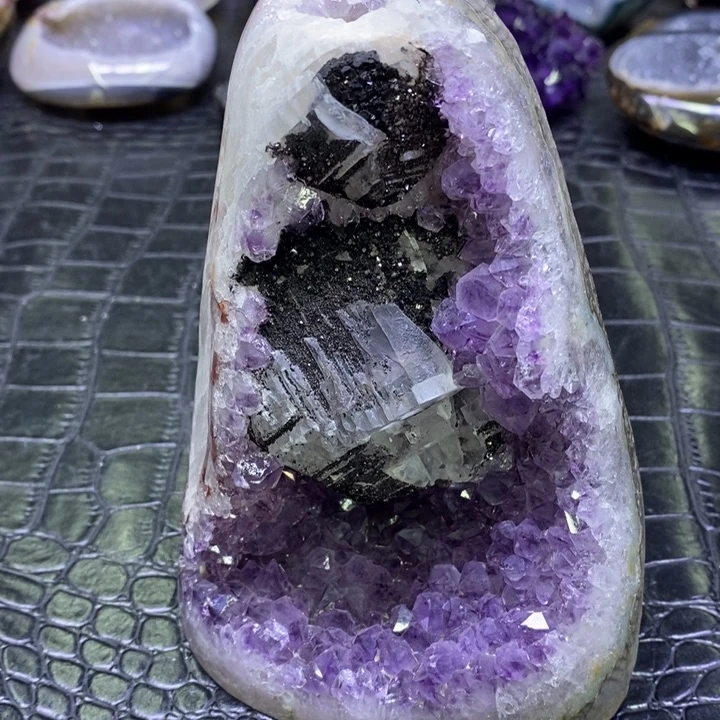 紫晶奇石摆件未镶嵌水晶