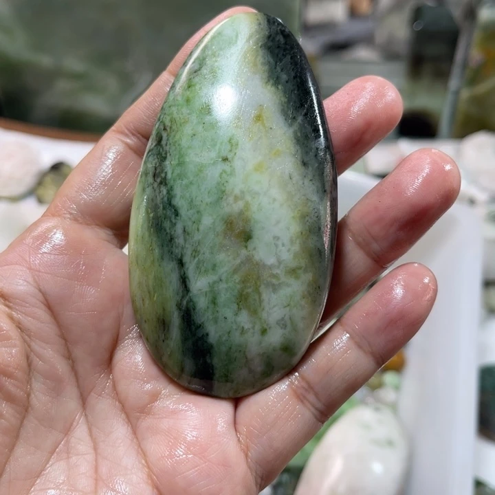 独山玉未镶嵌颈饰