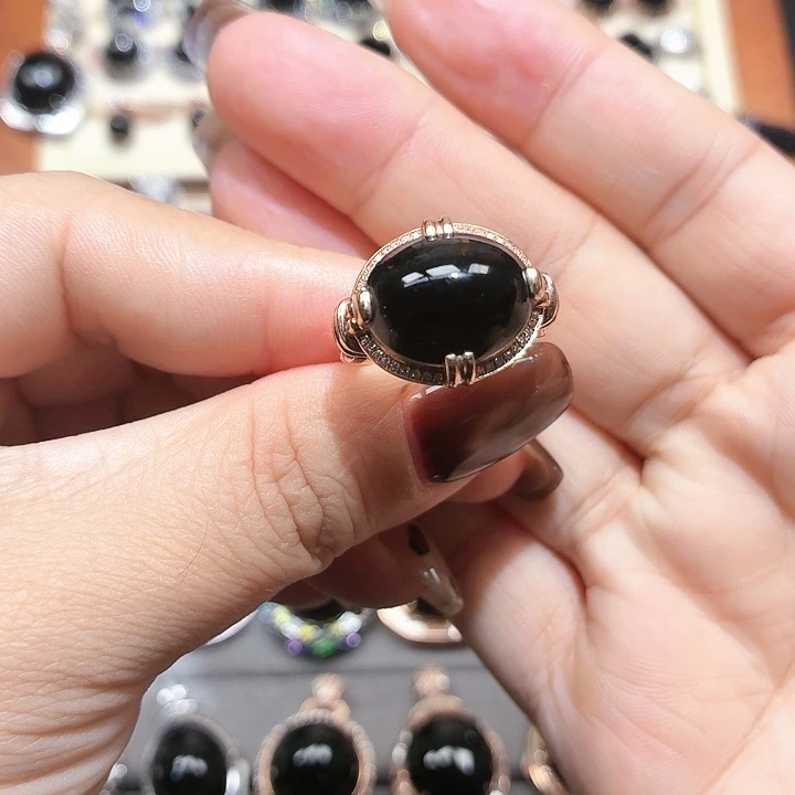 翡翠18K金镶嵌戒指