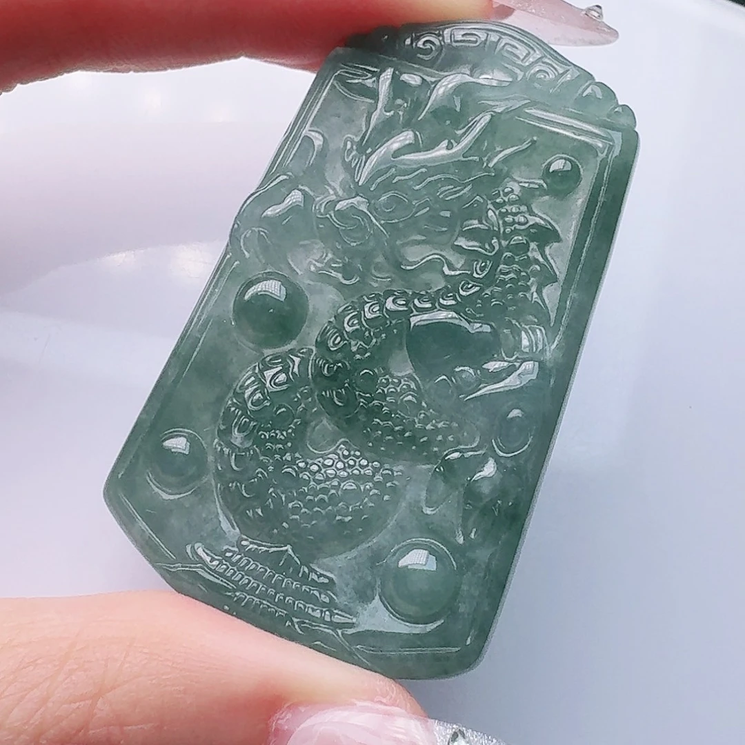 翡翠未镶嵌颈饰多样性发其一