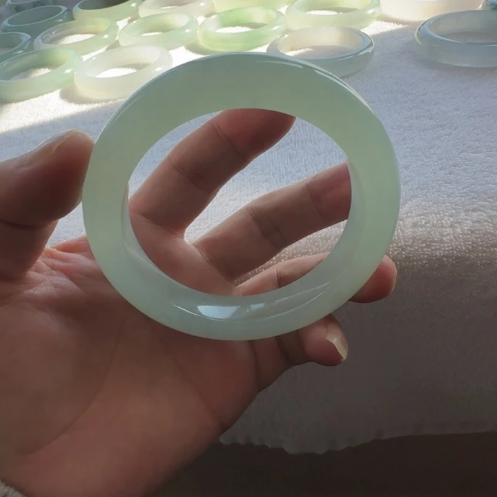 鼓***）翡翠未镶嵌手镯糯冰