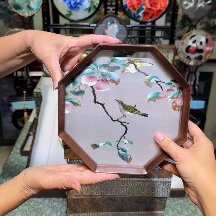 刺绣刺绣工艺精湛独特设计新颖时尚