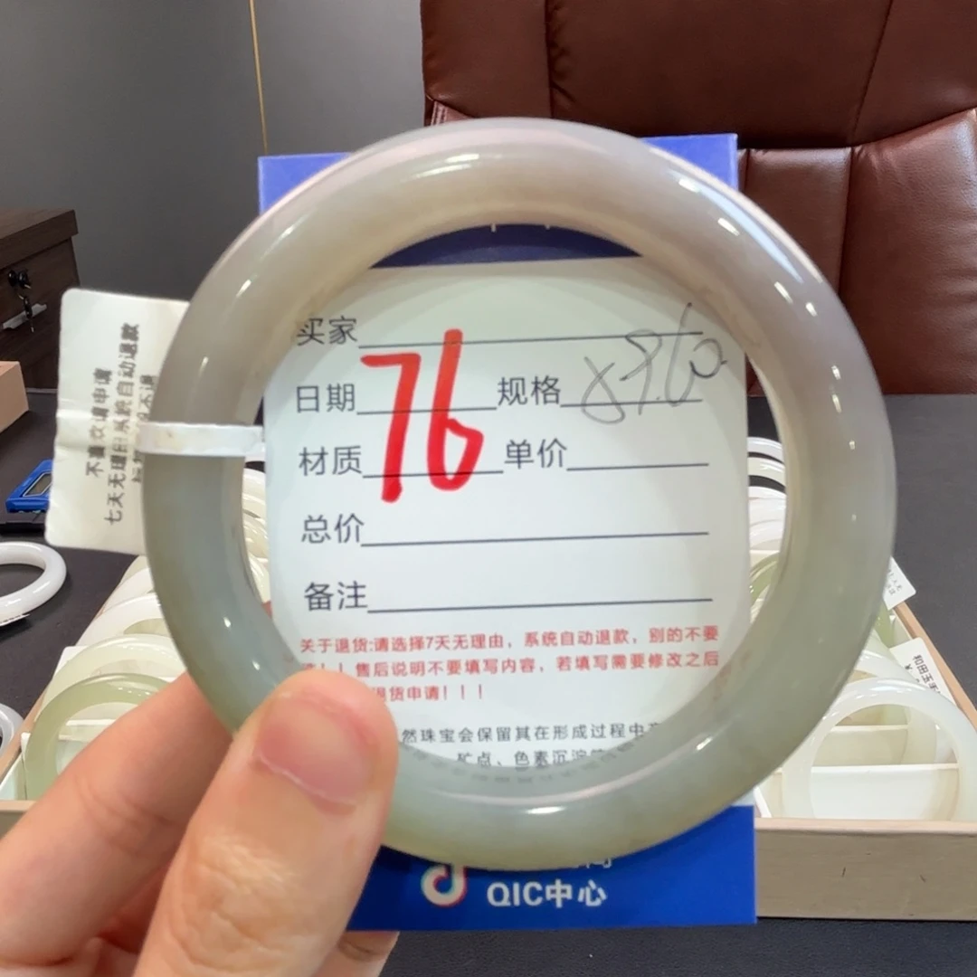 和田玉未镶嵌手镯