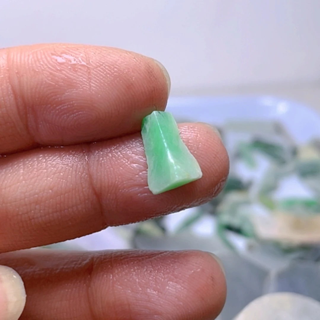 【闪购商品】翡翠颈饰未镶嵌A货