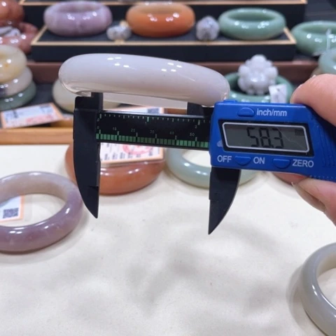未镶嵌手镯石英质玉