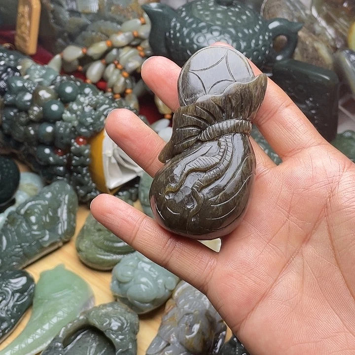 和田玉未镶嵌挂件