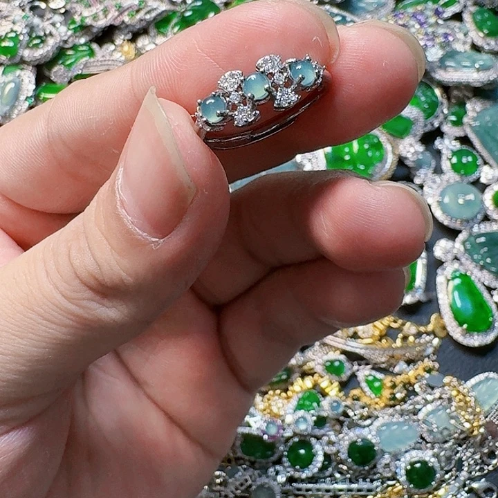 翡翠颈饰未镶嵌天然A货翡翠放漏