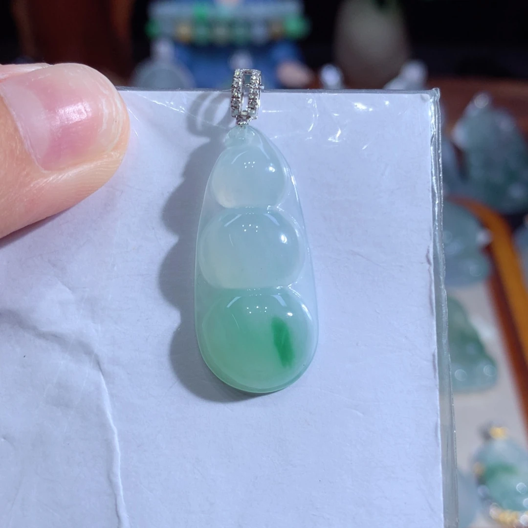 翡翠18K金镶嵌吊坠(不含链)豆子