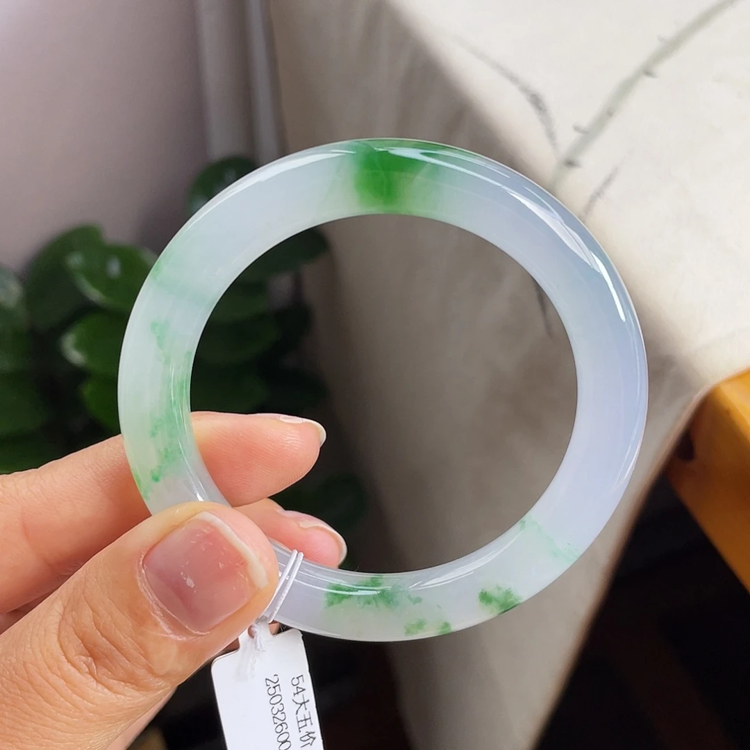 翡翠未镶嵌手镯54冰胶飘绿花圆条