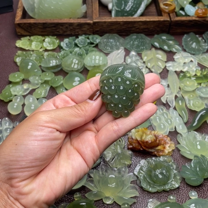 合金蛇纹石玉颈饰