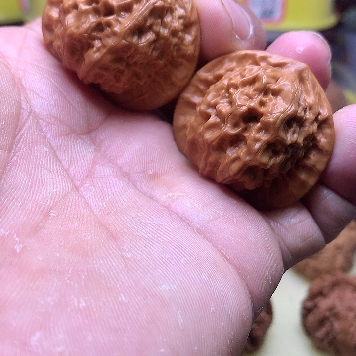 文玩核桃吊坠瓷娃娃39