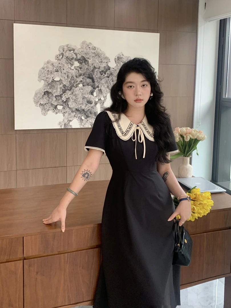 月半鱼【絮语】夏季黑色复古赫本风优雅端庄娃娃领知性系带连衣裙