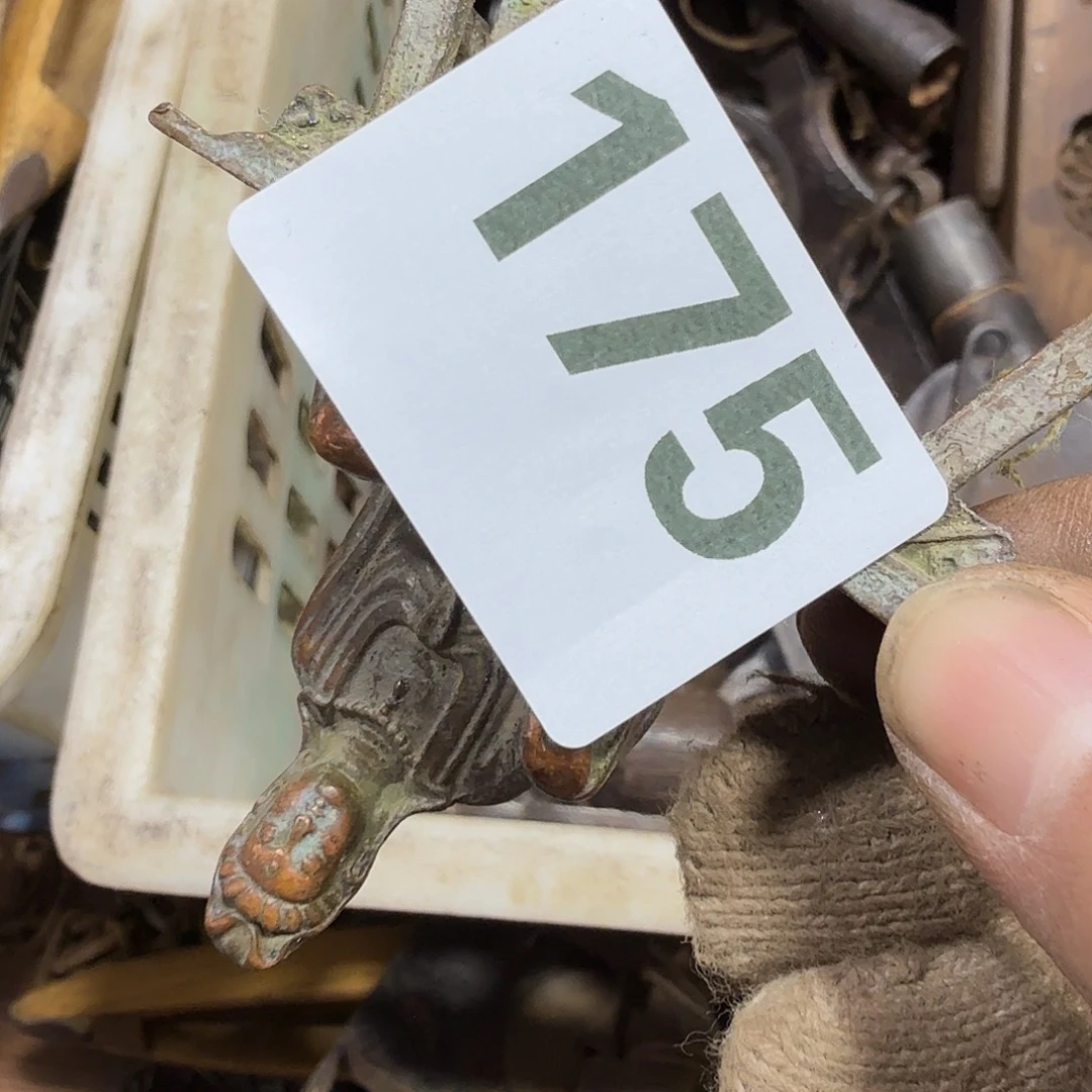 封***冰一物一图，工艺品。