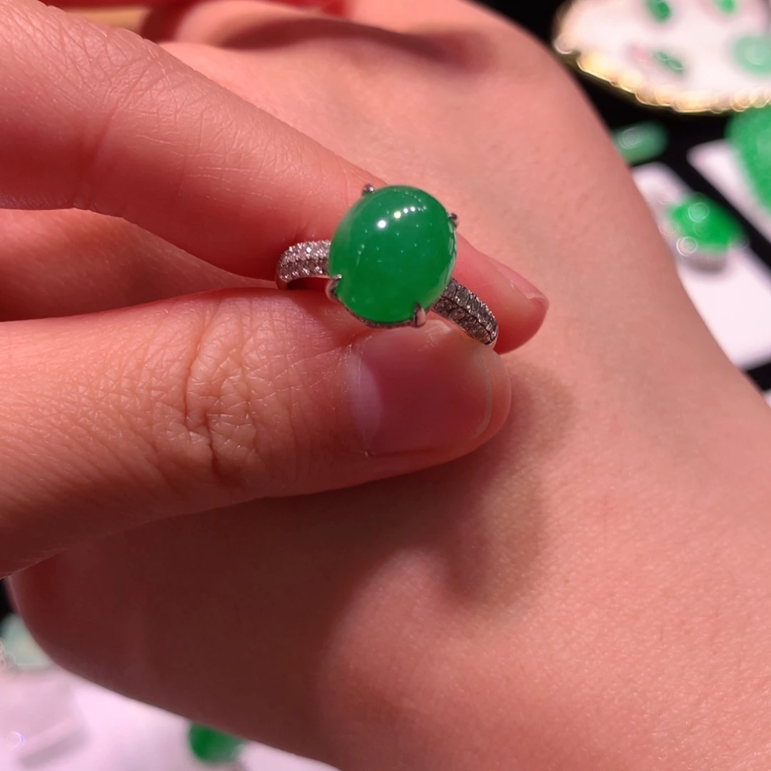 18K金镶嵌戒指翡翠缅甸天然翡翠戒指