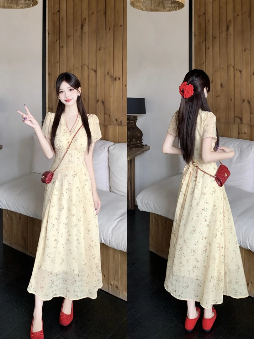 2025大码mm夏日绝美碎花裙女设计感显瘦气质V领长裙子