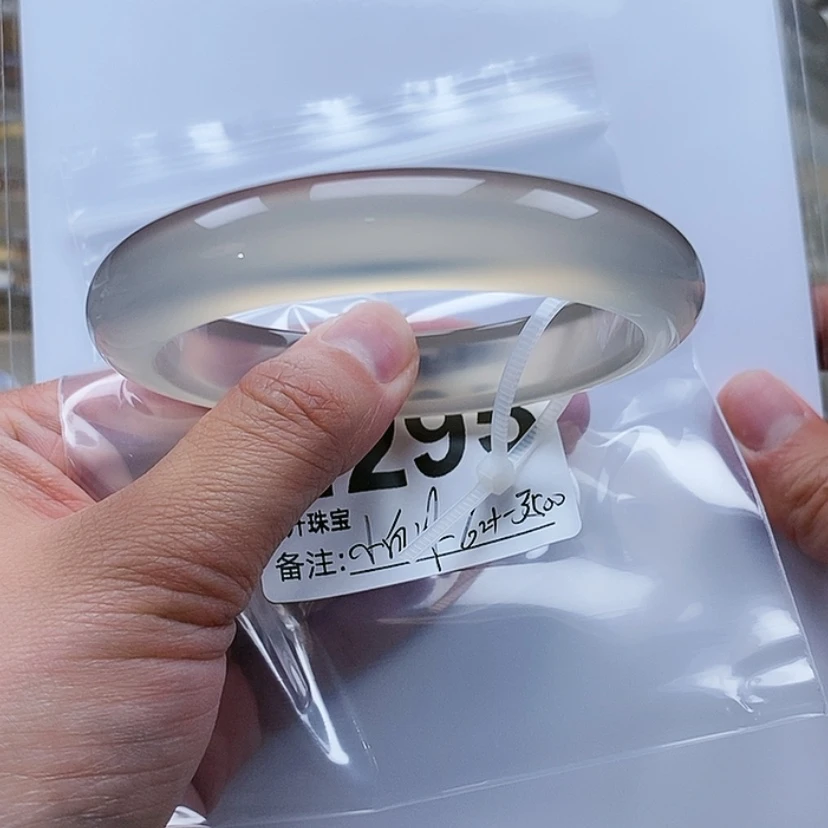 【闪购商品】玛瑙/玉髓手镯未镶嵌小**C