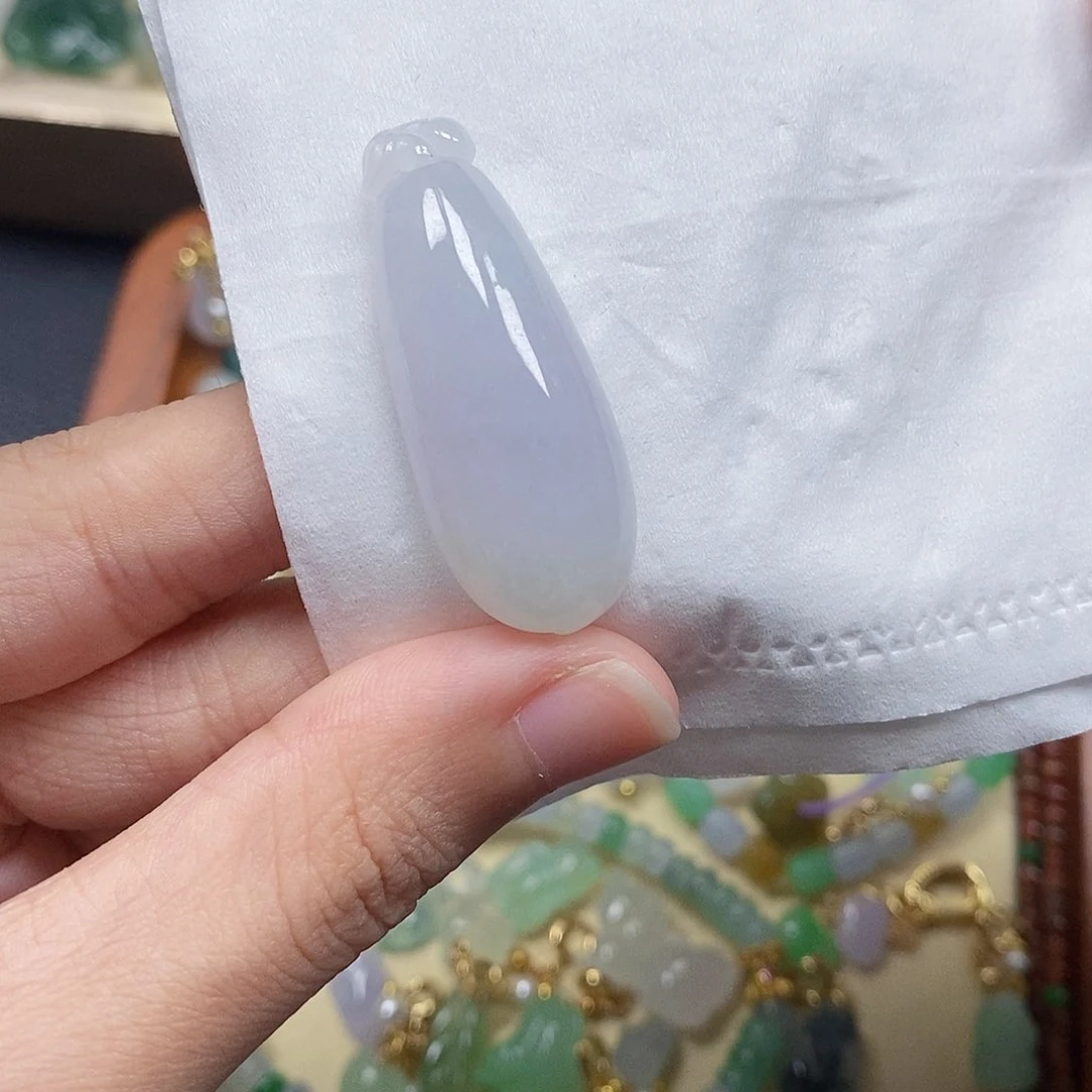 翡翠未镶嵌颈饰闪