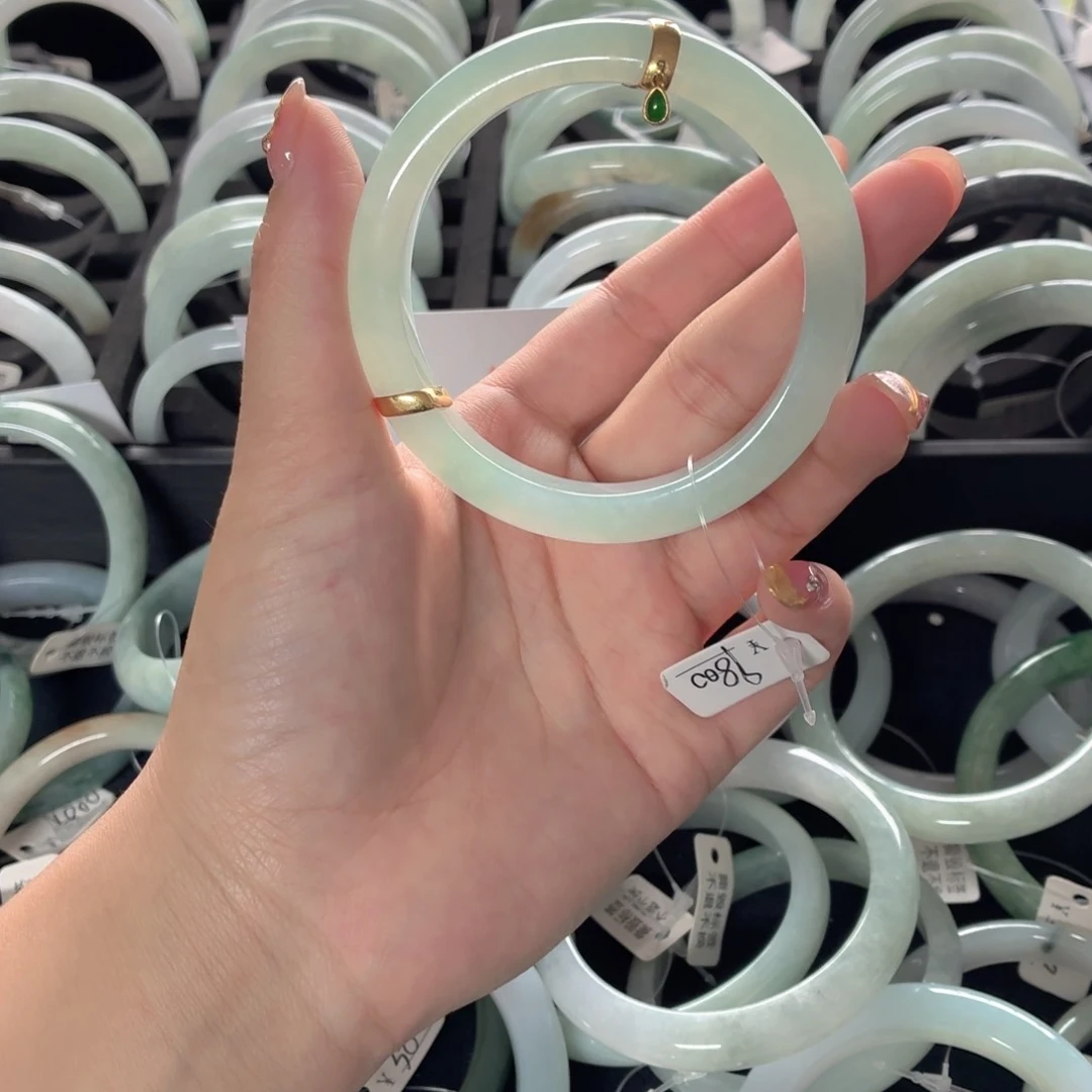 翡翠手镯未镶嵌轻**扬手镯