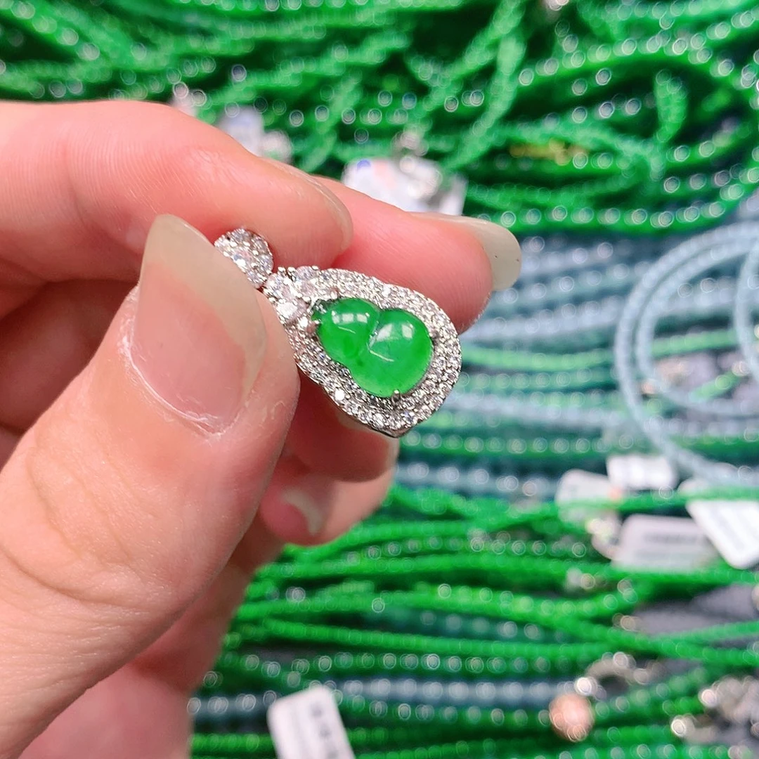 翡翠吊坠(赠链)未镶嵌天然