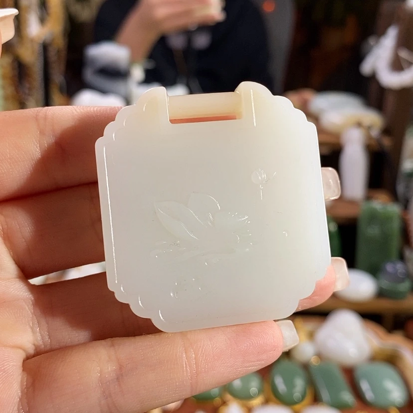 【闪购商品】吊坠(赠链)未镶嵌和田玉