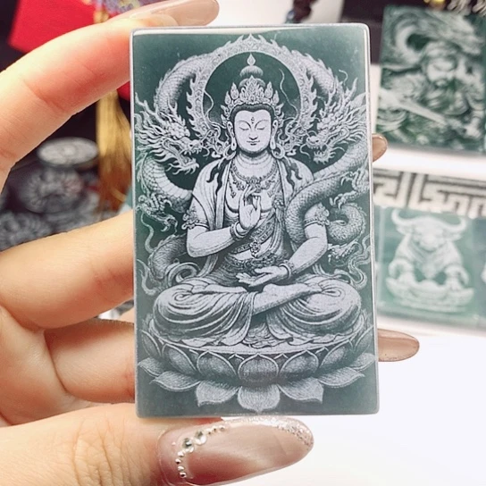 翡翠未镶嵌颈饰御龙观音