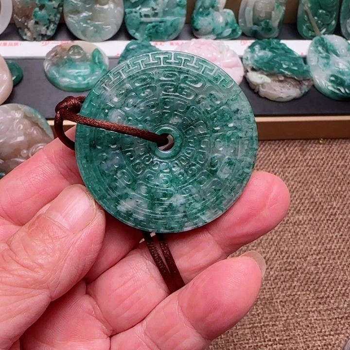 独山玉未镶嵌颈饰