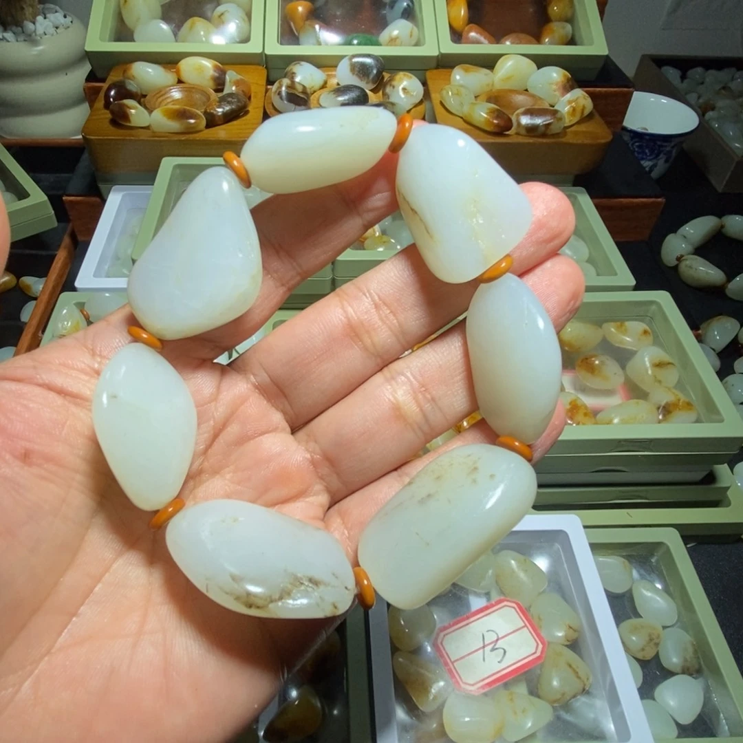 白***黑未镶嵌手串和田玉
