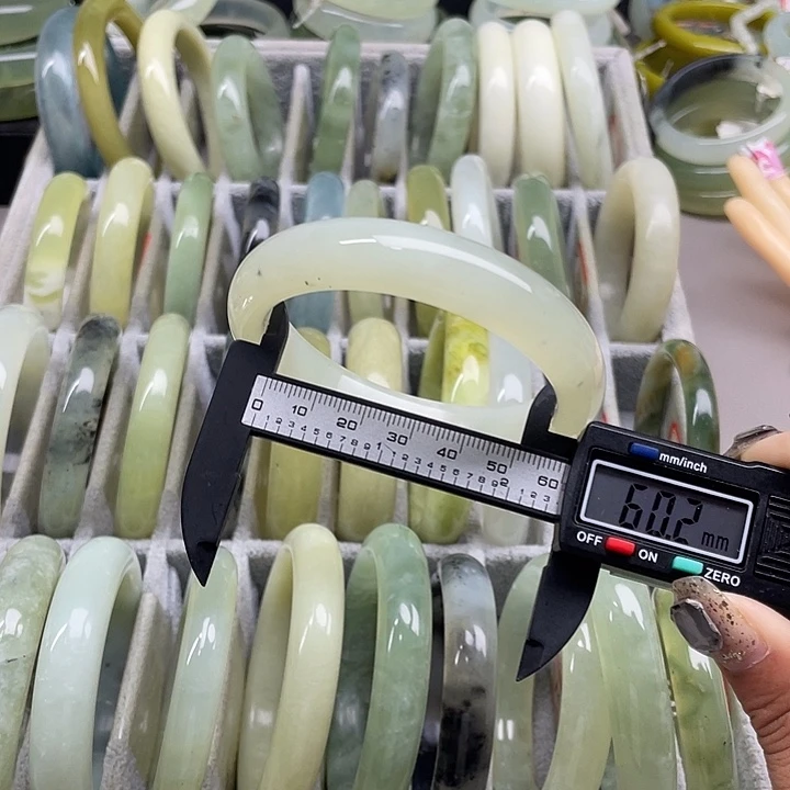 蛇纹石玉未镶嵌手镯142