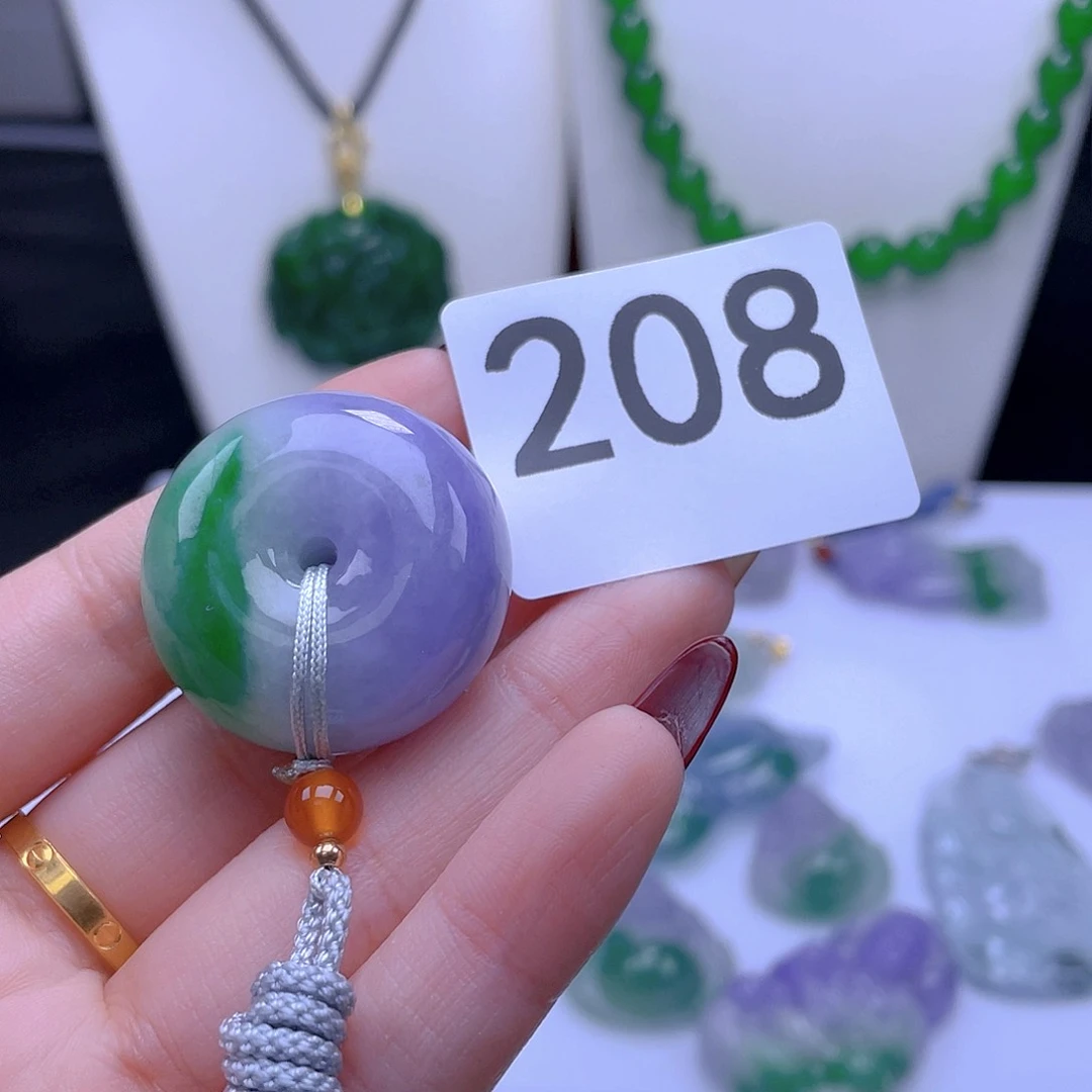 翡翠吊坠(赠链)未镶嵌