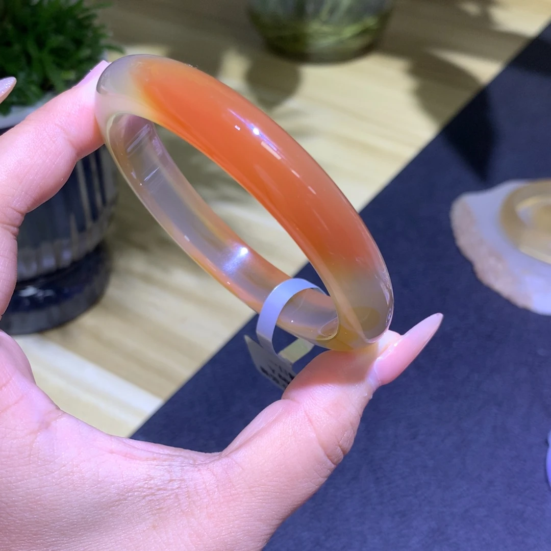 玛瑙/玉髓未镶嵌手镯一口糖