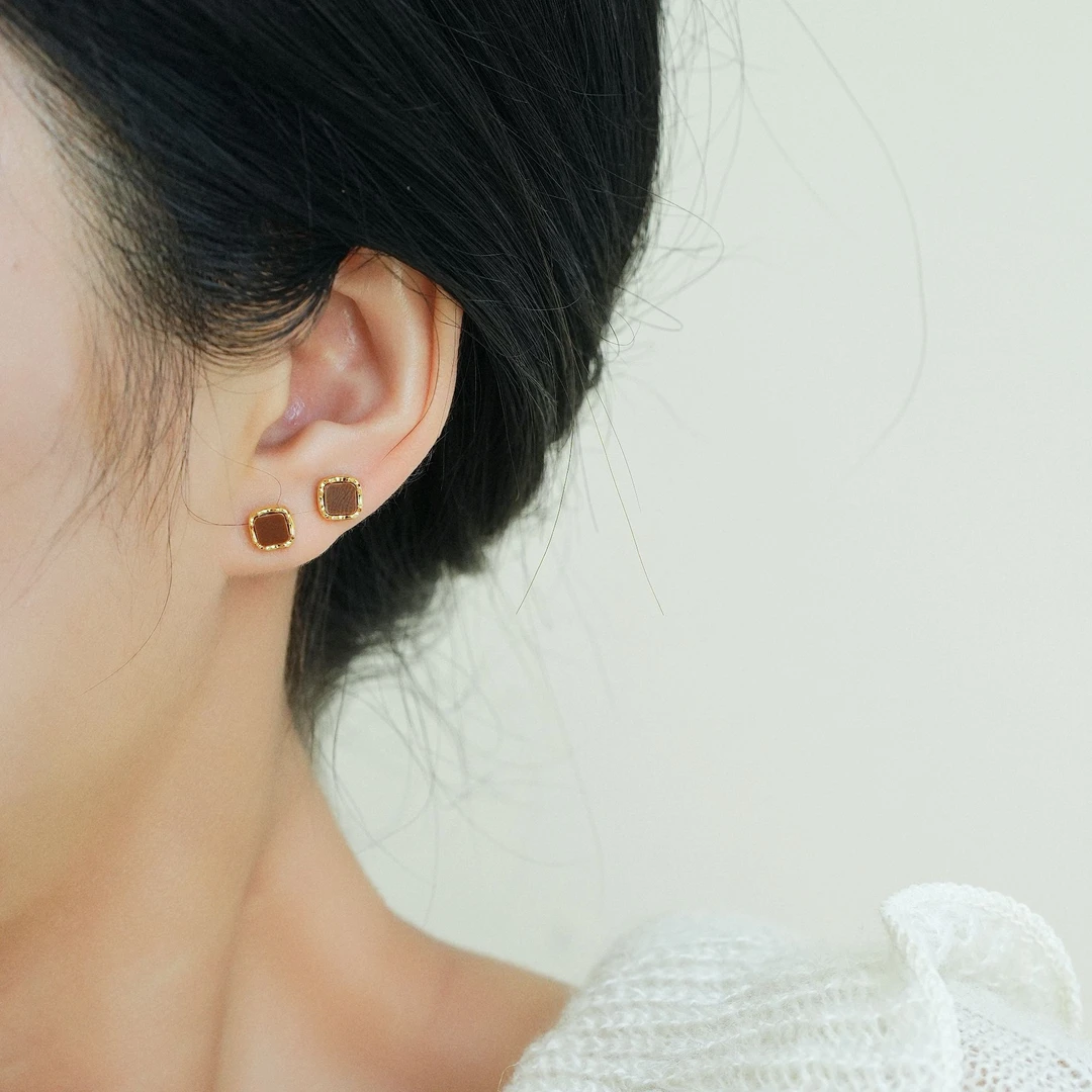 铜合金耳饰 美拉德色耳钉女轻奢小众设计高级耳环2025新款爆款