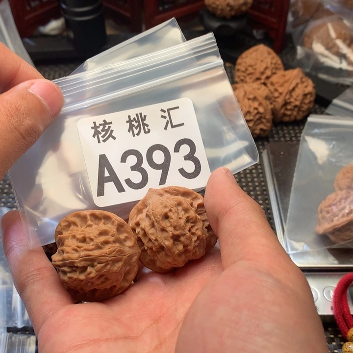 文玩核桃吊坠石佛