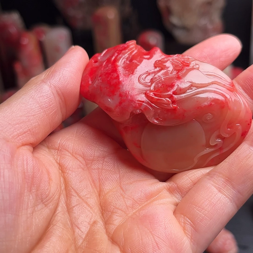 巴林石其他鸡血石手玩件