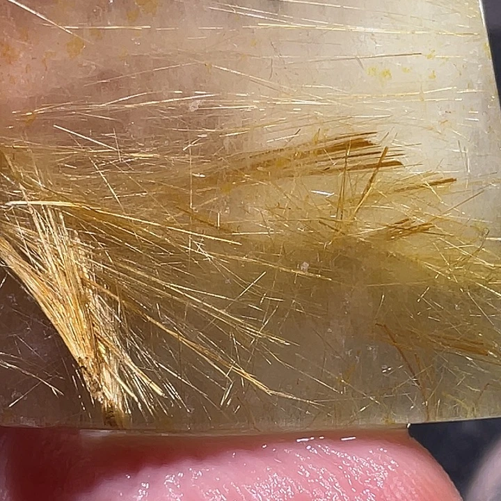 杨***头未镶嵌发晶颈饰钛