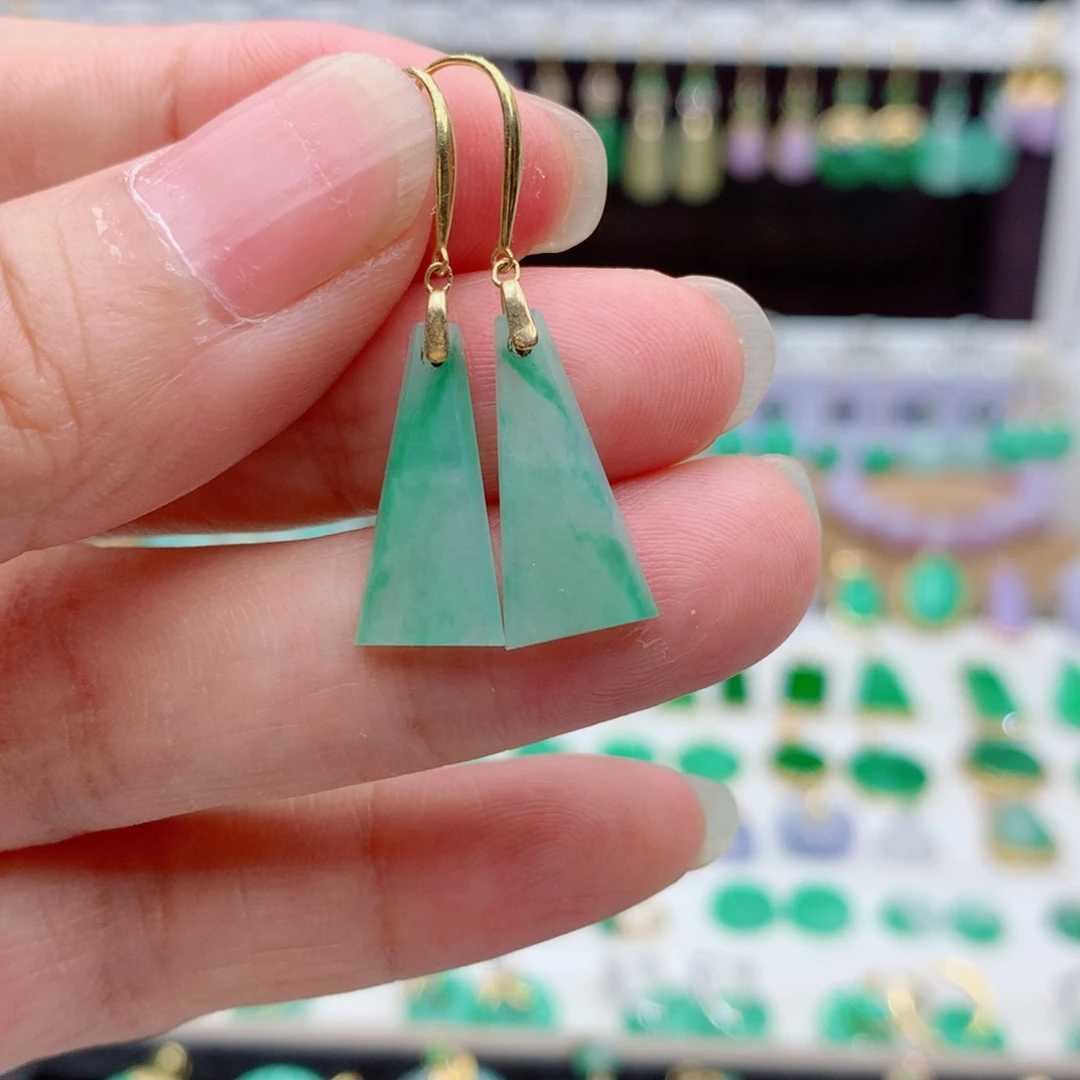 18K金镶嵌翡翠耳饰