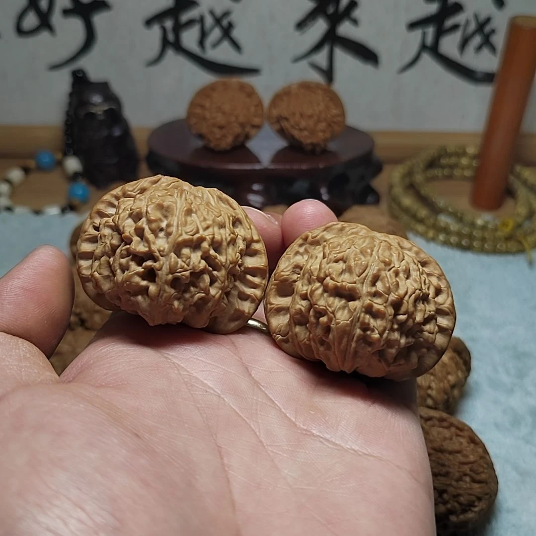 文玩核桃吊坠47闷白，修尖
