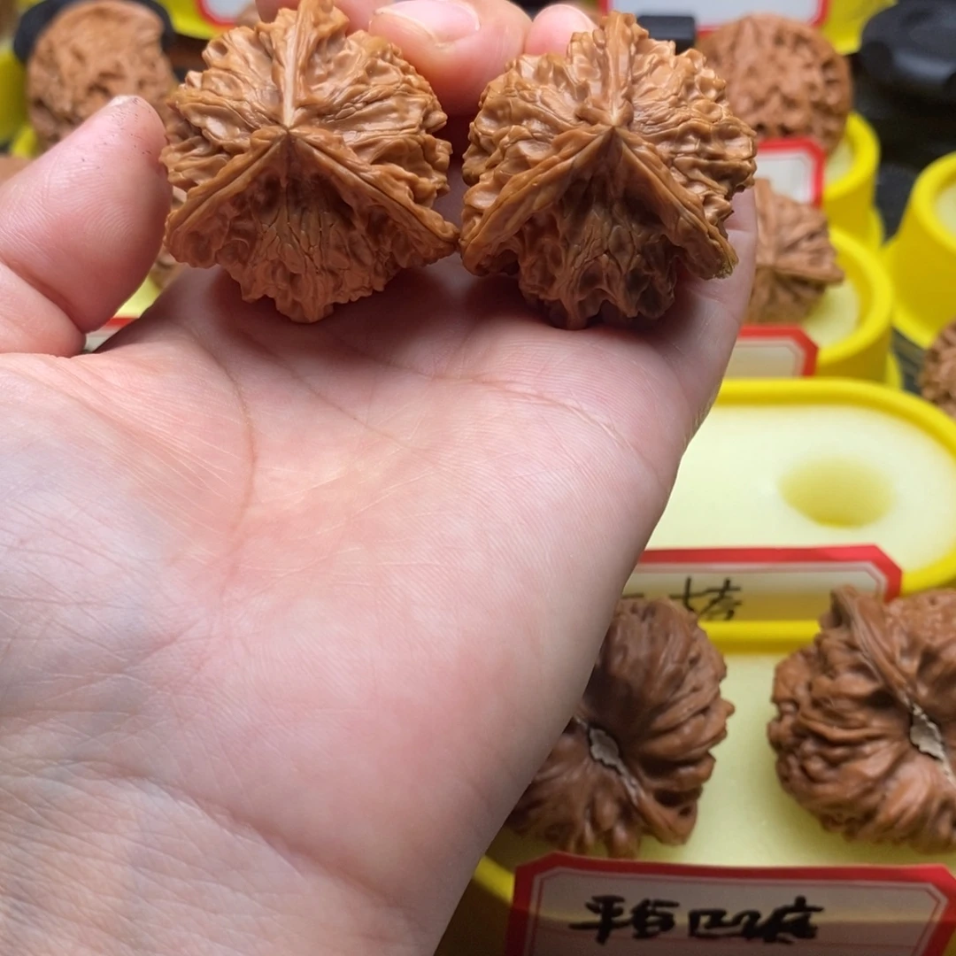 薛***文玩核桃吊坠三棱