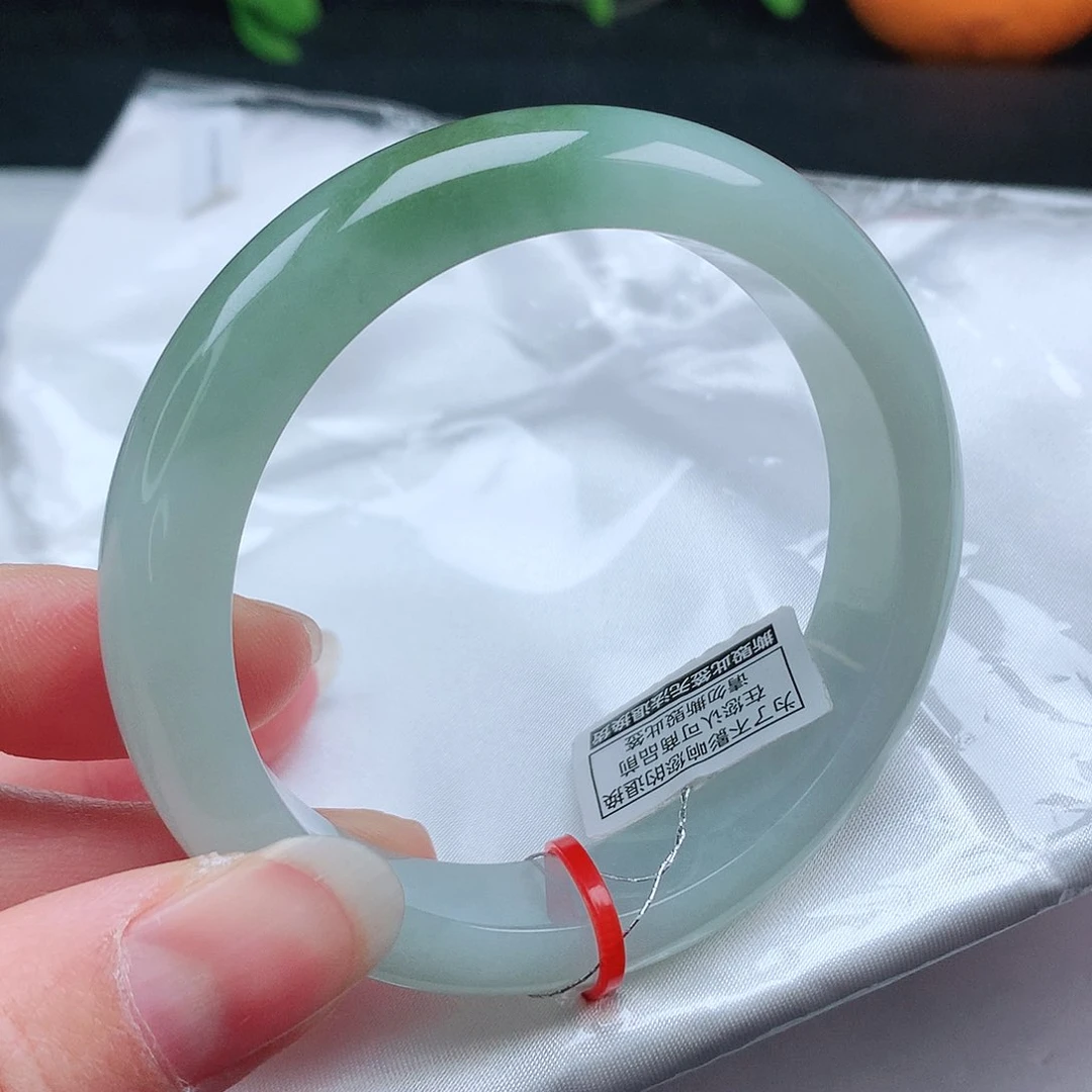 翡翠手镯未镶嵌55圈+