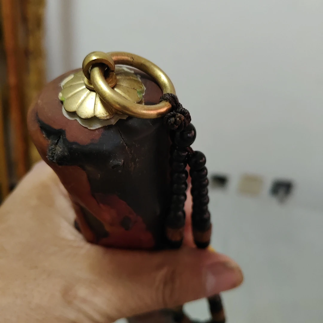 檬子木阴阳双色短棍，黑的已碳化，木质坚硬，品相完美。