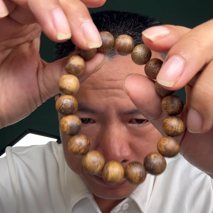 沉香手串卡12的11克