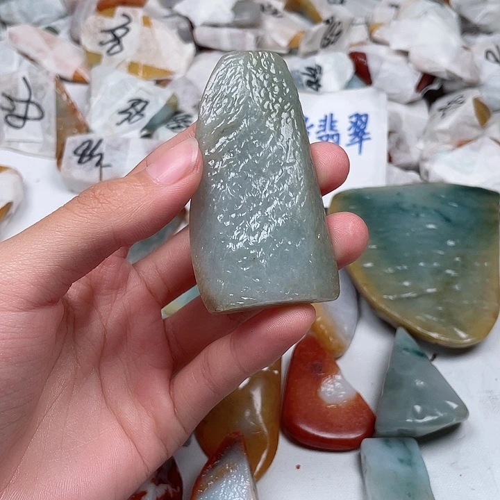 宁***佬翡翠未镶嵌颈饰翡翠