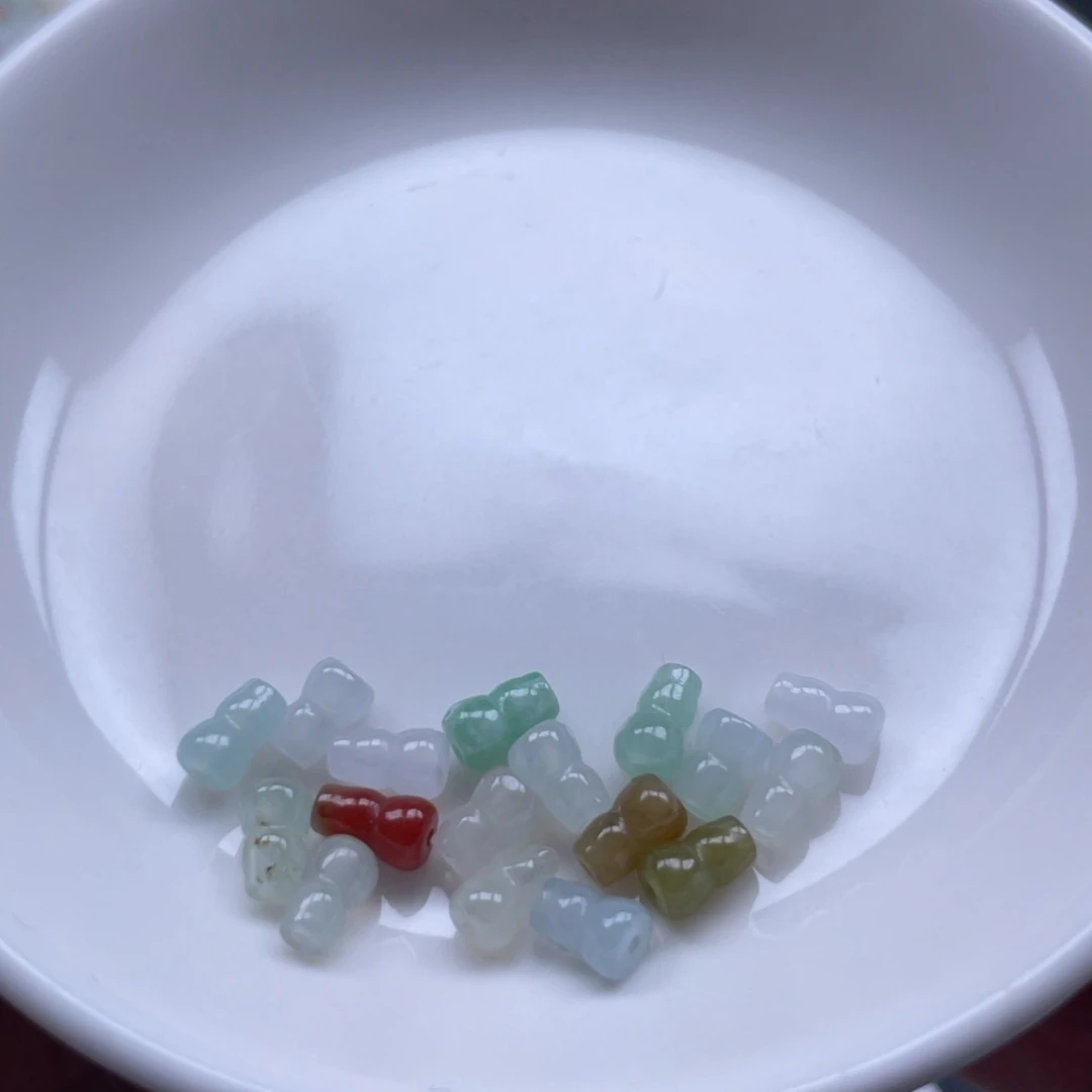 翡翠未镶嵌颈饰通孔葫芦