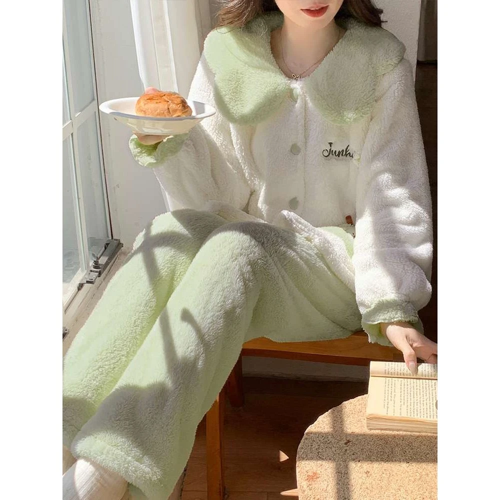 秋冬季雪芙绒甜美可爱刺绣睡衣女加绒加厚娃娃领家居服珊瑚绒套装