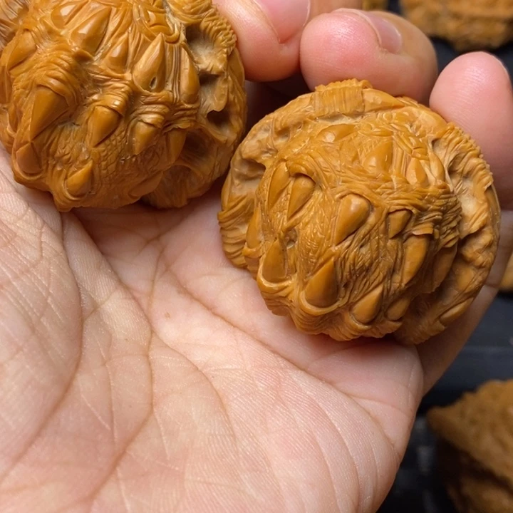 文玩核桃把件吞噬