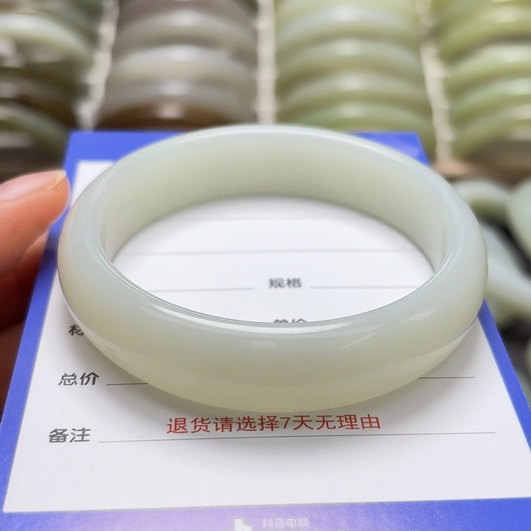 笑***开和田玉未镶嵌手镯