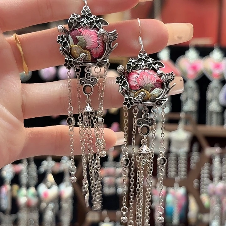 织绣云织谣老绣饰品21