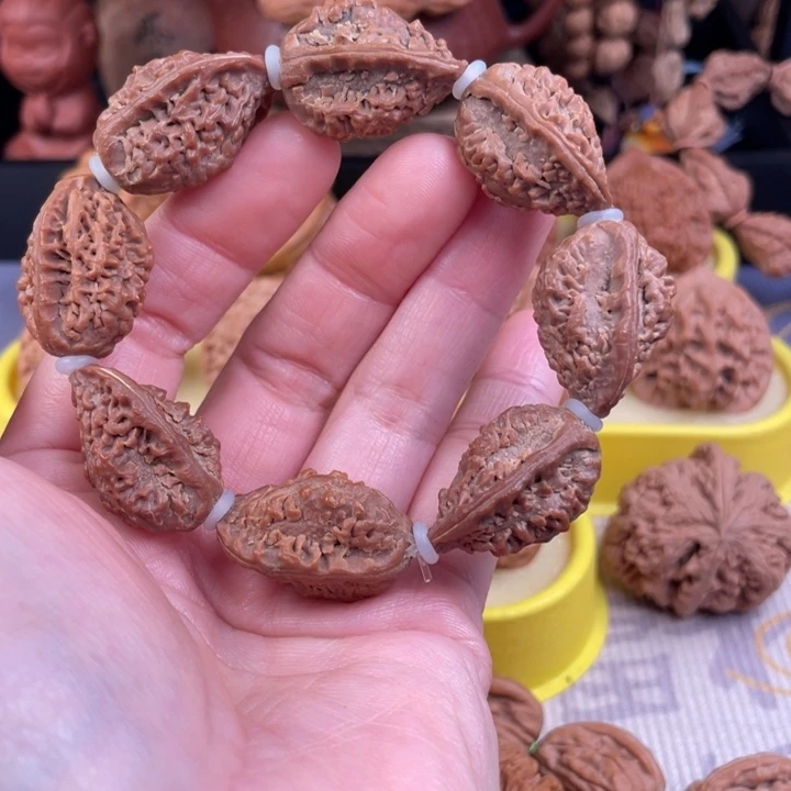 吊坠文玩核桃绣花鞋