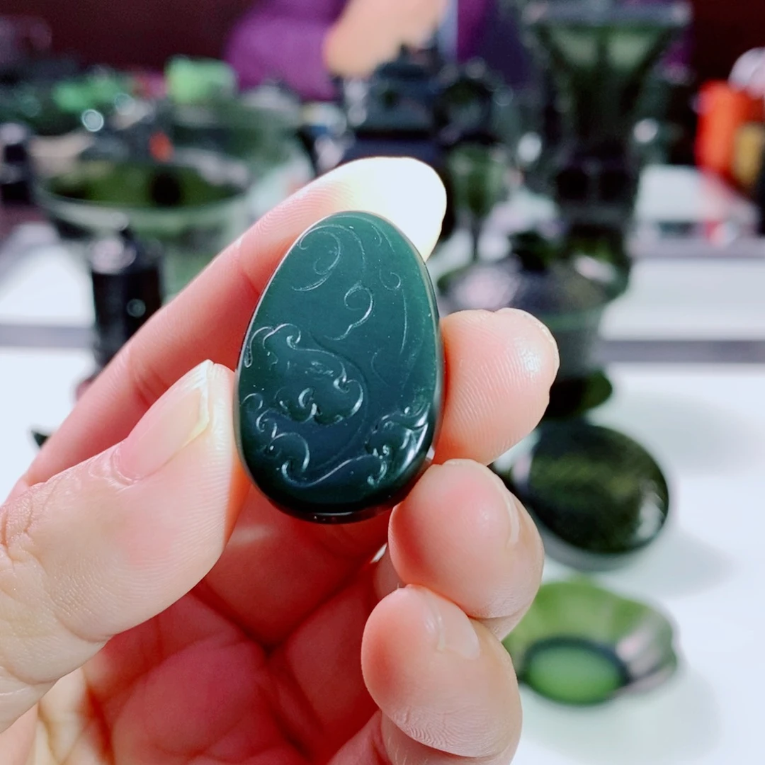 未镶嵌和田玉（青玉）摆件