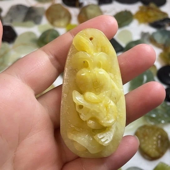 未镶嵌蛇纹石玉颈饰