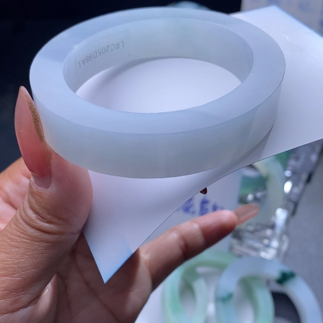 定制翡翠未镶嵌翡翠手镯